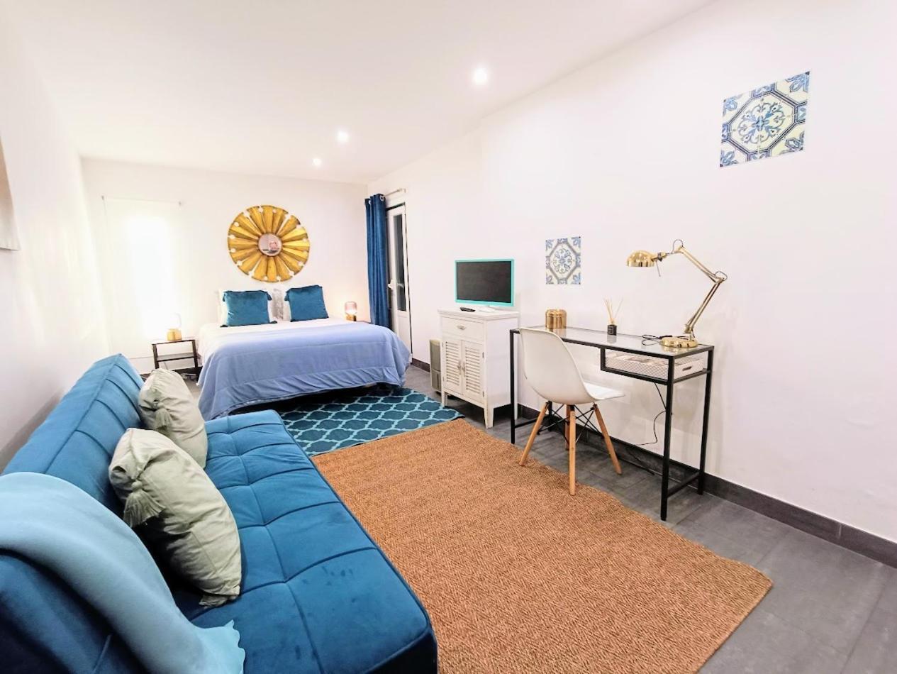 Golden Blue Apartment *