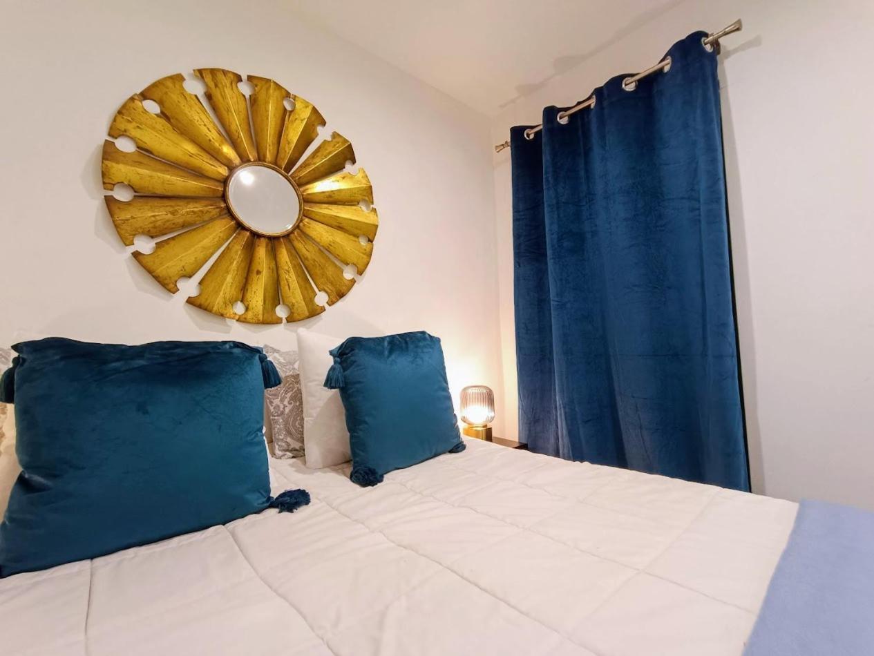 Golden Blue Apartment *